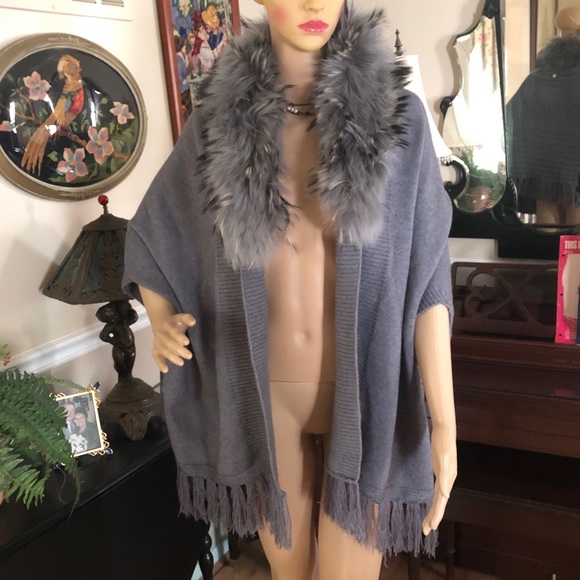 Laura Bernal shawl - Picture 1 of 6